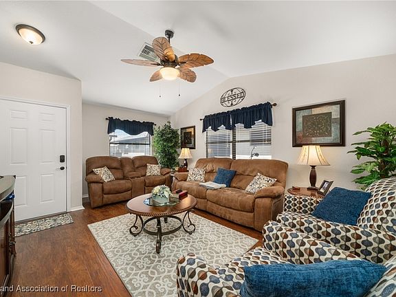 5th image of 1609 Villaway W
