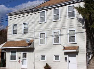 32 Clay St, Tremont, PA 17981