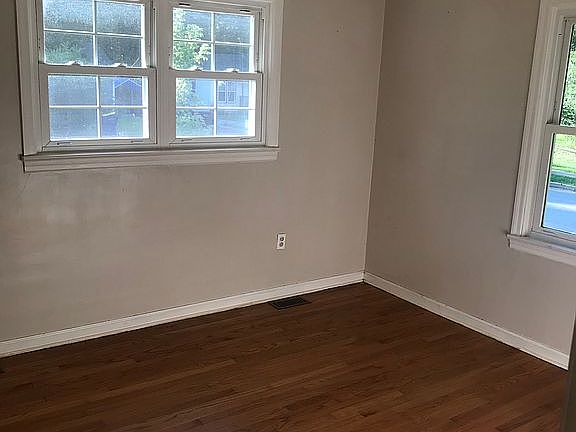 3rd image of 1700 Catherine Dr