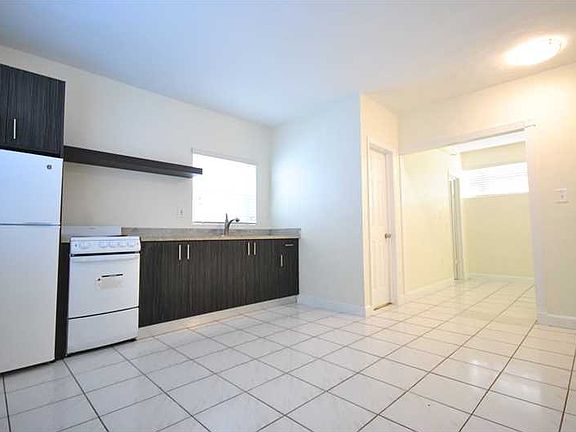 4th image of 8315 Byron Ave APT 1