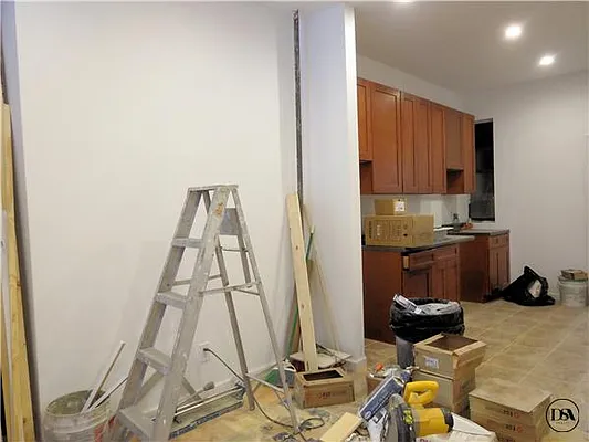 Rented by DSA Realty | media 33