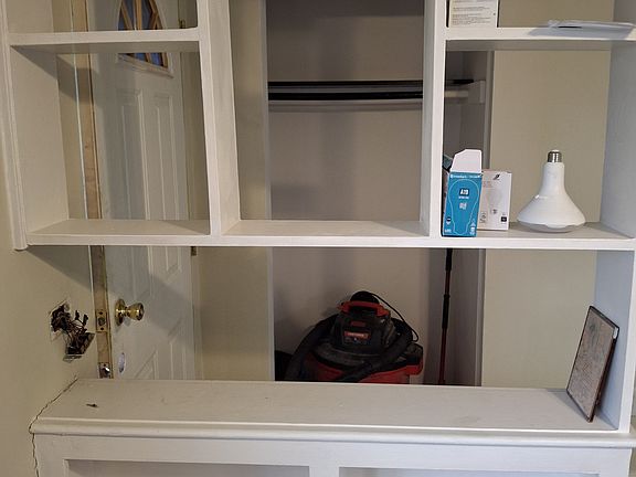 4th image of 1495 Beach Ave