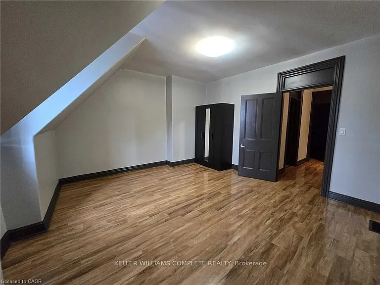 473 King St W #B — Photo 18