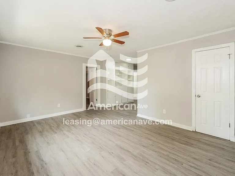 1458538_002_living_room_14095648.jpg