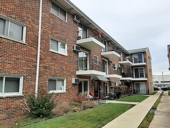 2nd image of 6133 W 64th Pl #D-2