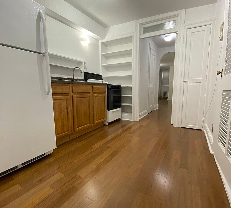 2nd image of 329 E 5th St #Bb