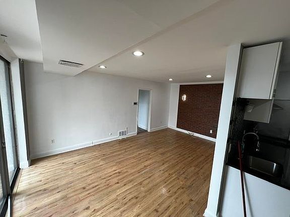 5th image of 448 River Rd APT K