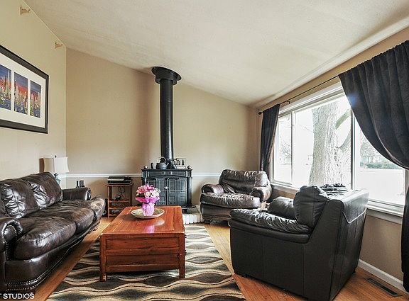 3rd image of 260 Bonnie Brae Ave