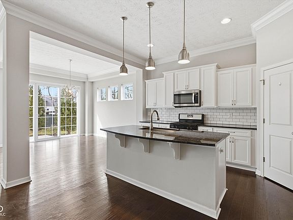 3rd image of 10619 Hinterland Dr