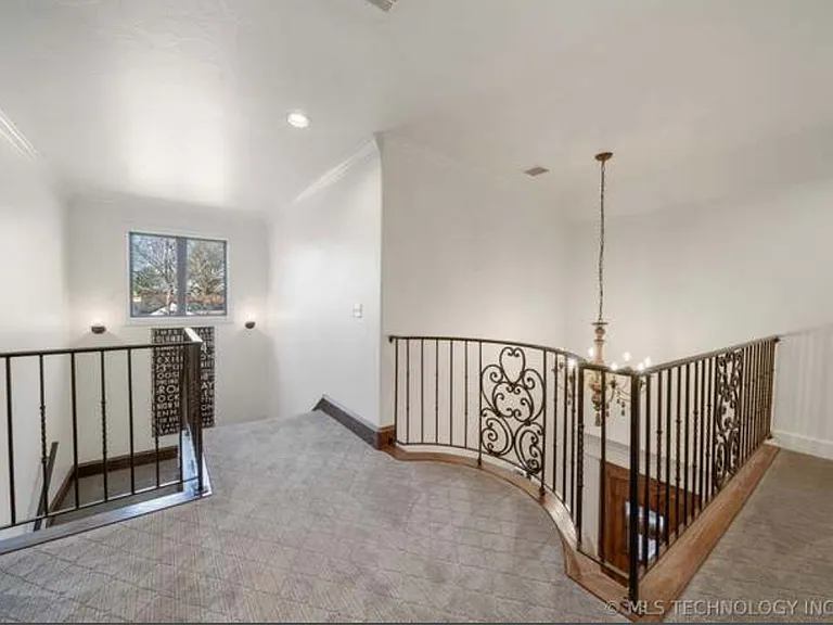 1436 E 35th Pl — Photo 18