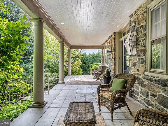 4th image of 210 Kent Rd