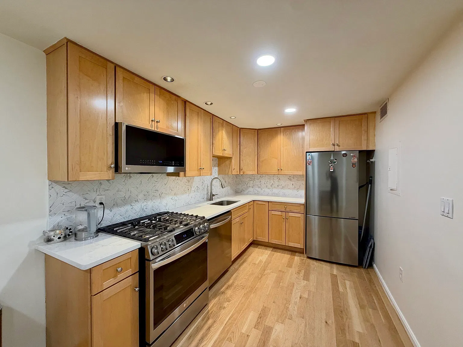 2 bed, 2.0 bath, 1068 sqft, $2,850 — Photo 2