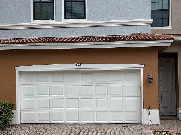 5026 S Astor Cir — Photo 1
