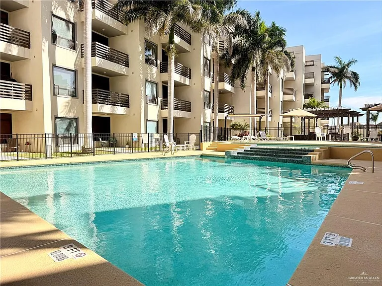 813 Travis St #207 — Photo 25