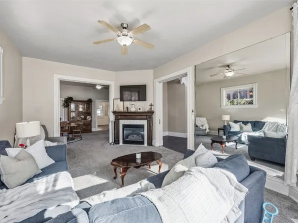 208 E Union St, Manchester, IA 52057