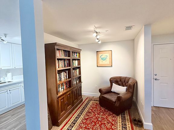 Den or 2nd bedroom