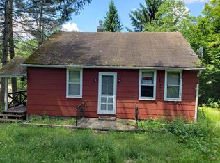 223 Cedar Ln, Greentown, PA 18426