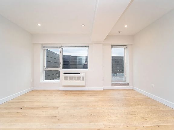 4th image of 40-04 34th Ave #414