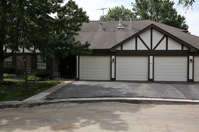1st image of 277 Wilmette Ct Unit D2