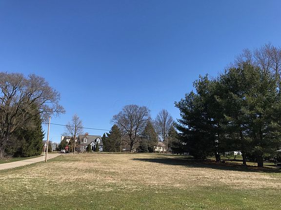 2nd image of 0 W Lakeshore Dr SE