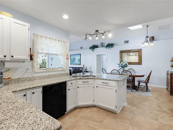 5th image of 9814 Country Oaks DR