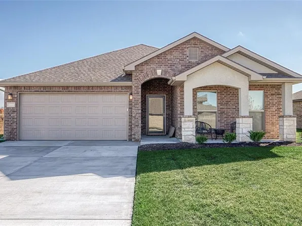 8408 Greentree Dr, Lenexa, KS 66227