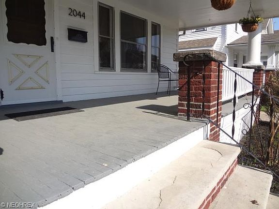 3rd image of 2044 Wyandotte Ave