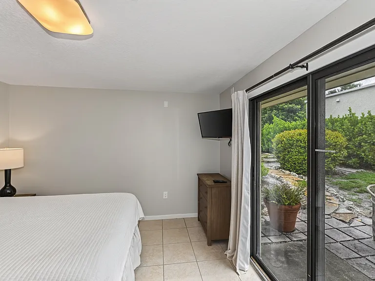 2475 Alameda Ave #B — Photo 16