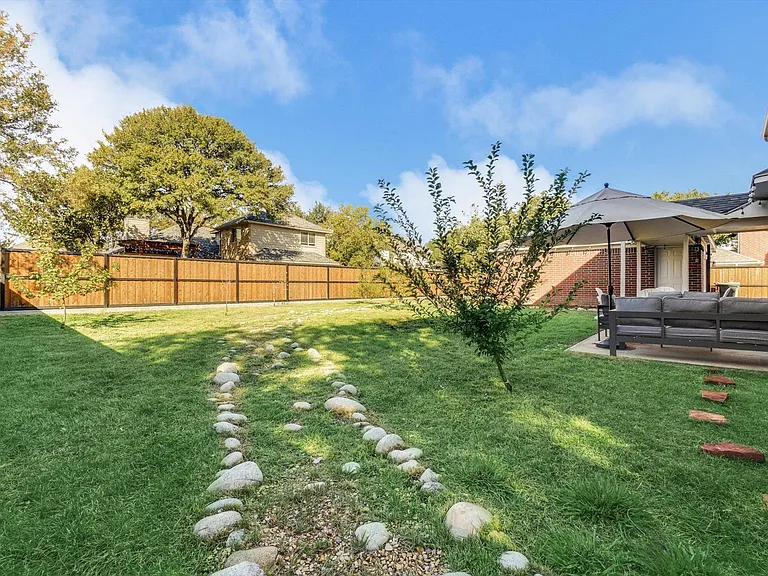 2062 Arena Dr — Photo 40
