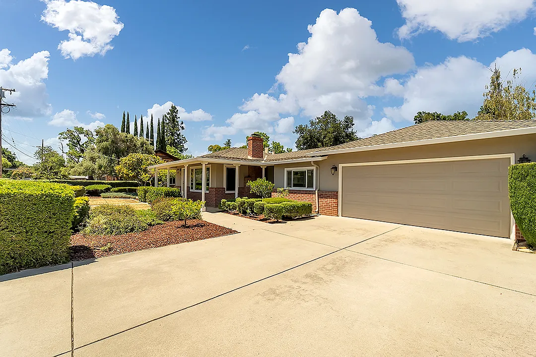 595 Chapman Dr photo 1