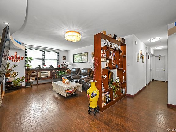 3rd image of 99-05 59 Ave #5C