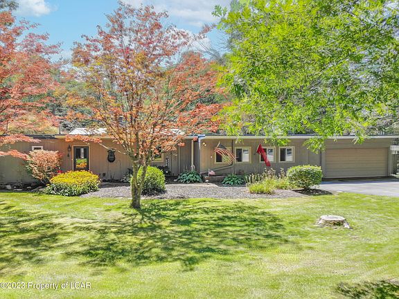 212 Oakridge Rd, Bear Creek Township, Pa 18702 