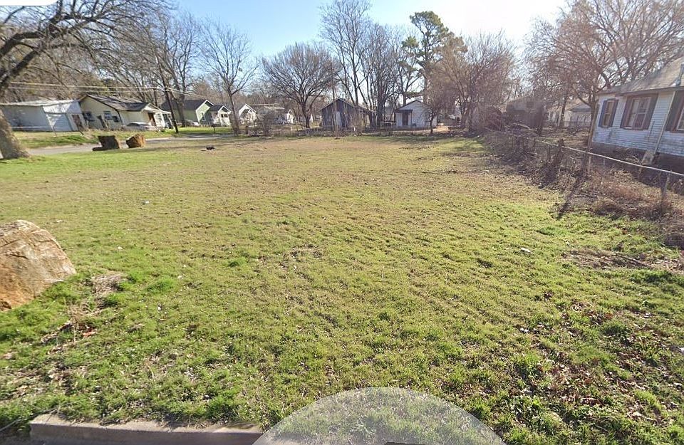 1st image of 105 S 36th Ave W