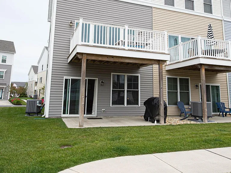 13002 Bowline Ln #5 — Photo 6