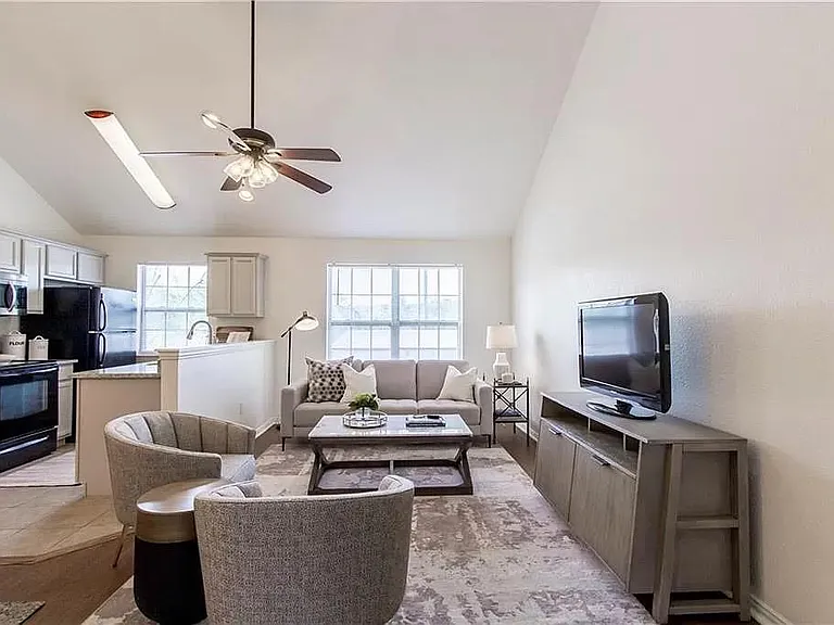 774 W Breeze Cv — Photo 5