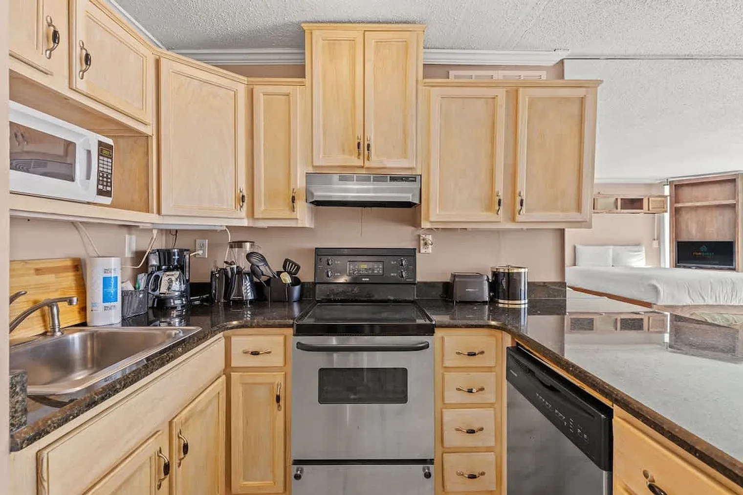 Studio, 1.0 bath, 484 sqft, $1,035 — Photo 3