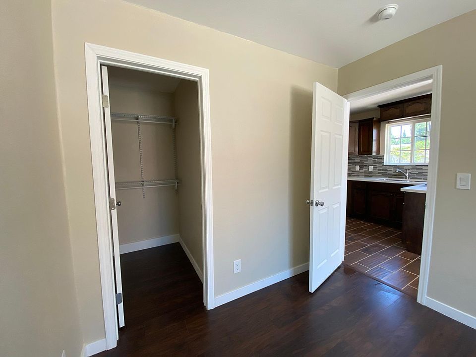 1st image of 10633 S Manhattan Pl #1