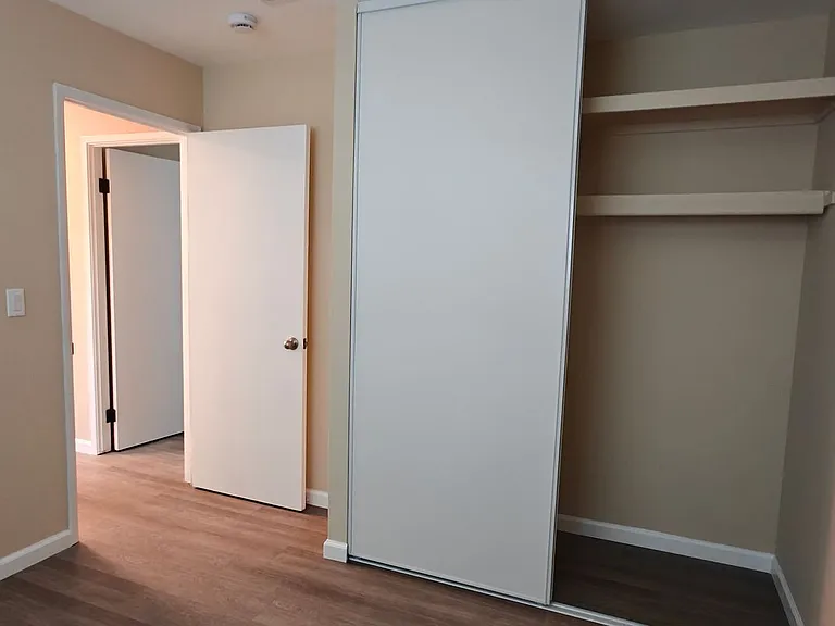 714 Liverpool Way — Photo 14