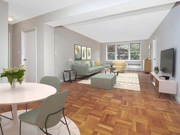 609 Kappock Street image 4 of 26