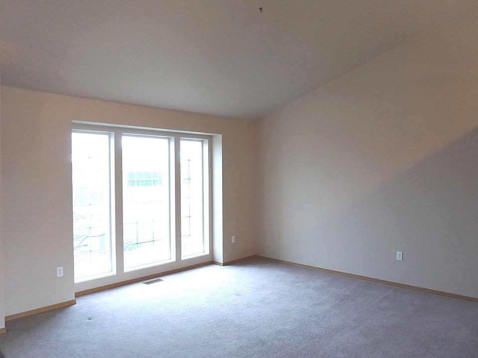 1st image of 1709 E Calkins Ave