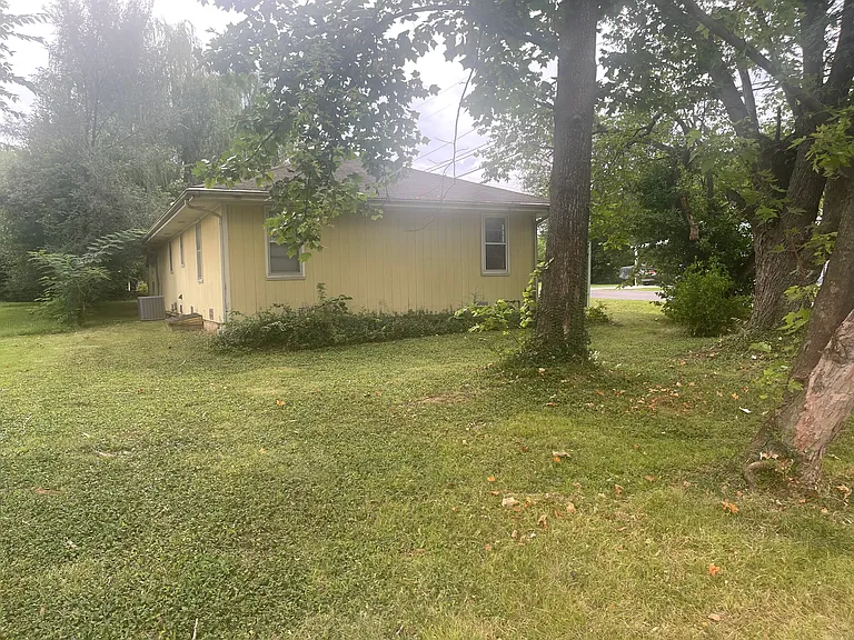 2901 W Walnut St — Photo 18
