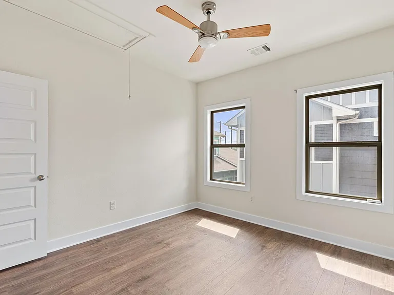 720 Pedernales St #B — Photo 18