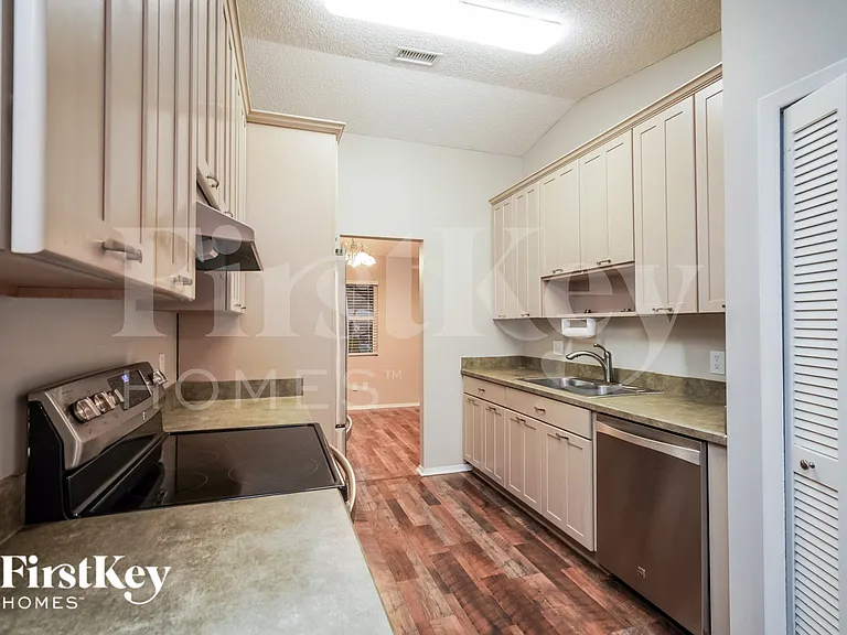 7207 Skipper Ct — Photo 5