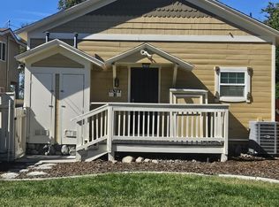 112 N 9th Ave #B, Upland, CA 91786