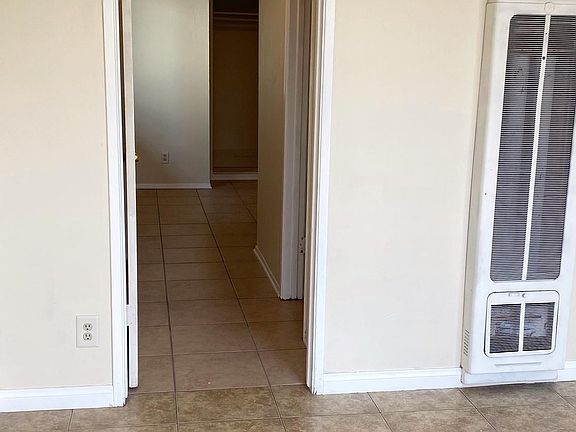2nd image of 924 Island Ave #4