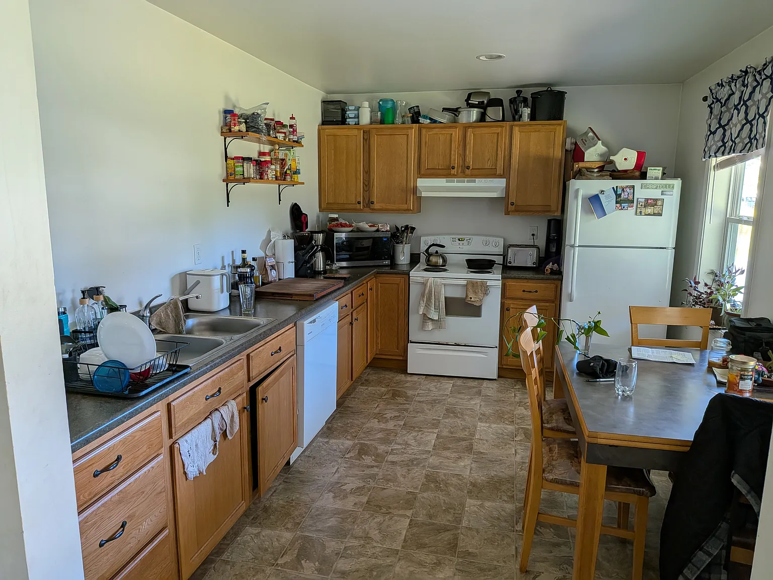 2 bed, 1100 sqft, $1,700 — Photo 2