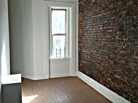 5th image of 158 Sumpter St #3