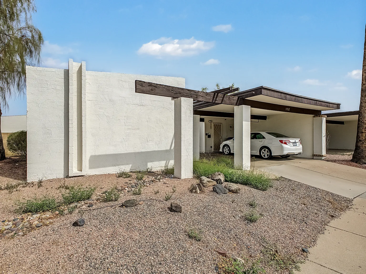 4 bed, 1925 sqft, $2,499 — Photo 3