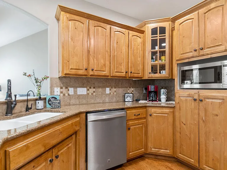 4332 E Ambrose Dr — Photo 11