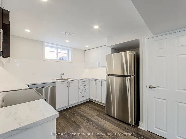325 E 32nd St #2 — Photo 11